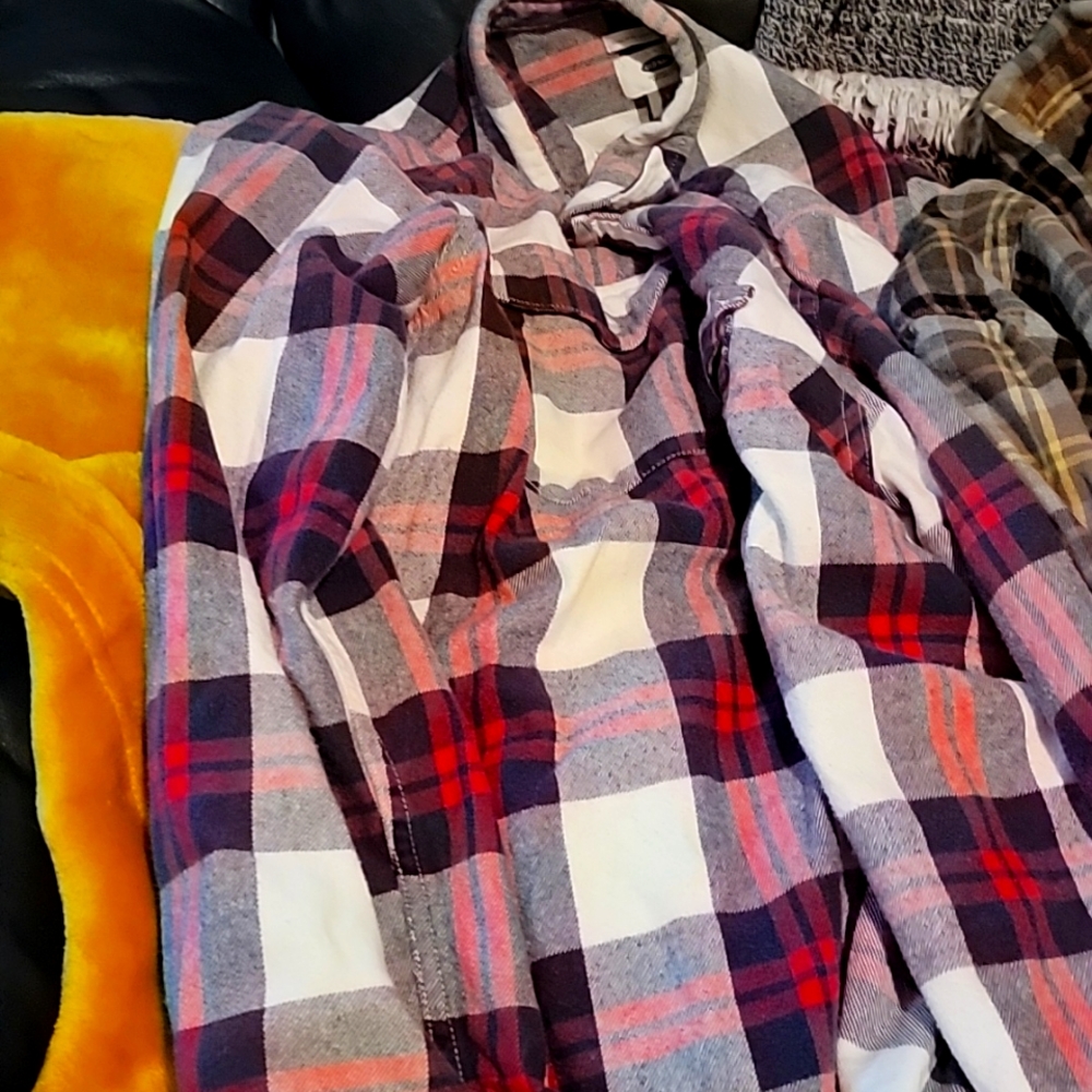 2 for 1.Fall plaid shirts.Rock what everyone is wearing